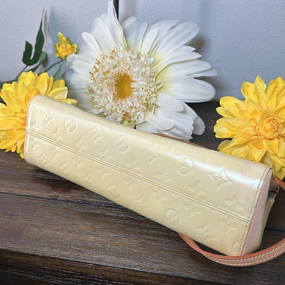 Louis Vuitton Vernis Roxbury Drive Handbag! - Picture 7 of 15